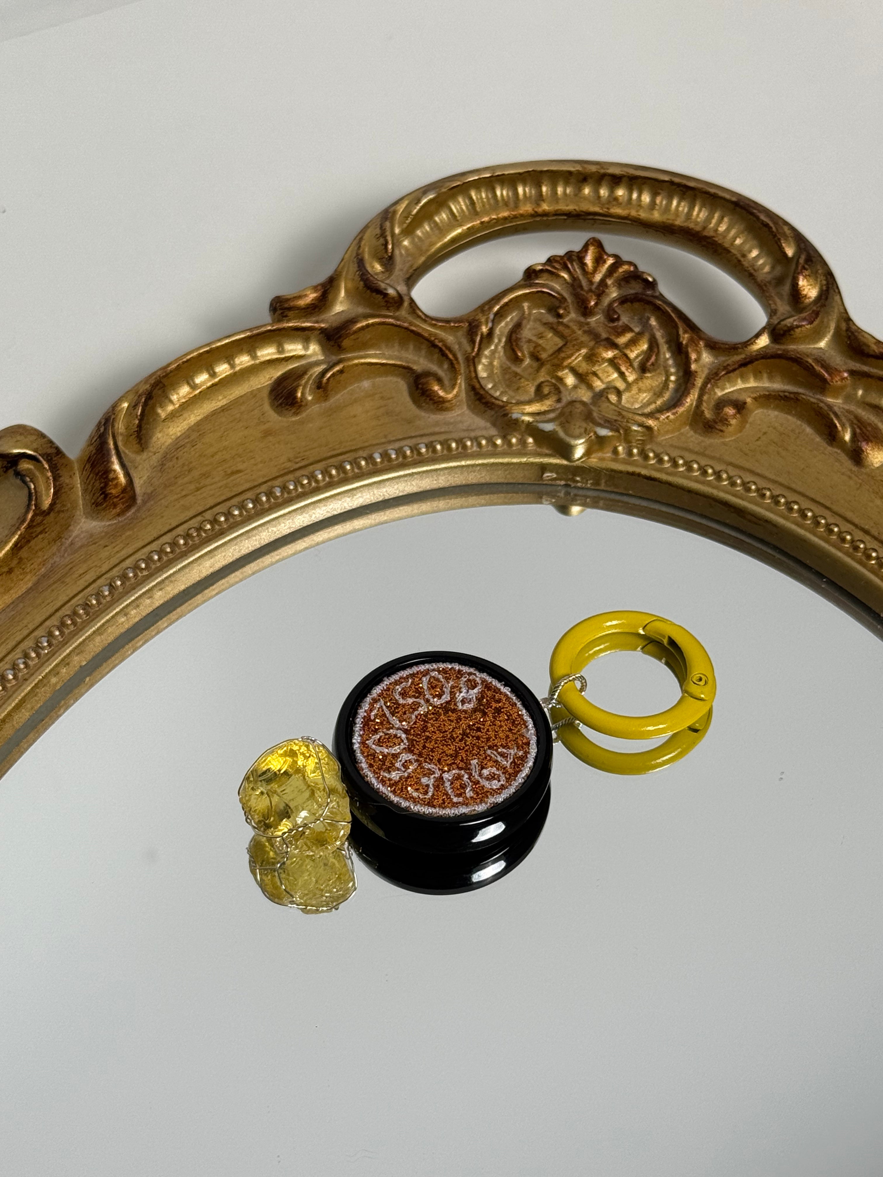 Decorative gold frame with a glitter pet name tag in acrylic on a white background